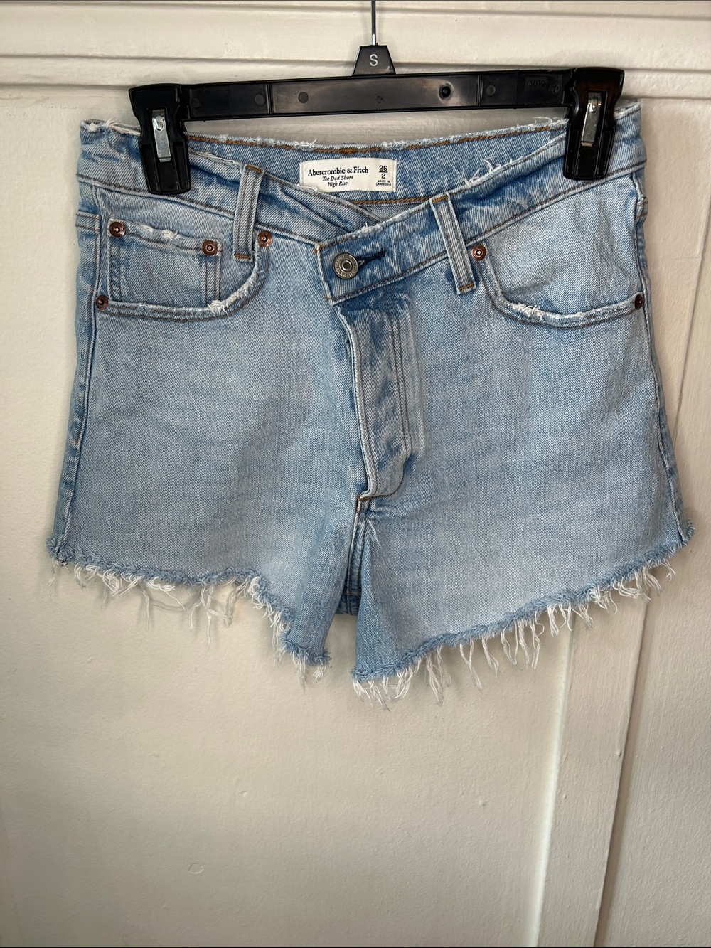 Abercrombie & Fitch The Dad Short High Rise Asymmetrical Button Fly 2/26 Raw Hem